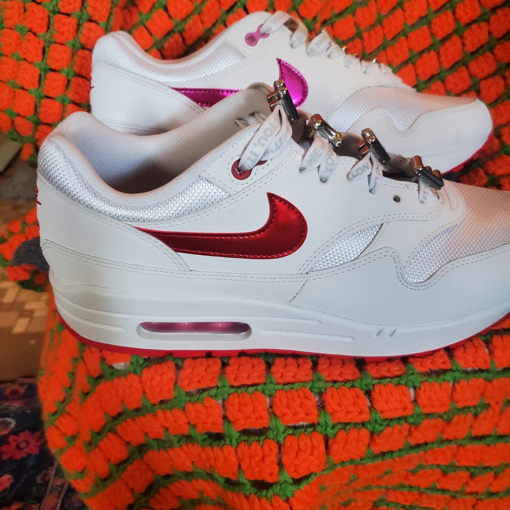 Nike Men's White and Red Air Max Velentines Day